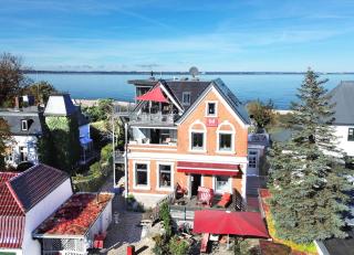 Strandvilla Beletage - exklusive Wohnung mit einzigartigem Meer - und Hafenblick - 9