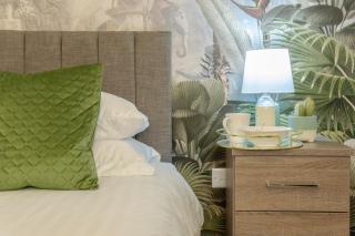 Contractor Stay Hatfield with Free Parking Sleeps 4 - 6