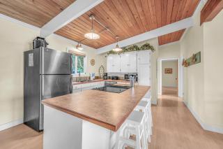 Breaking Waves Retreat - 2