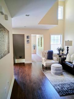 Townhouse Retreat with Cozy Private Room - 9