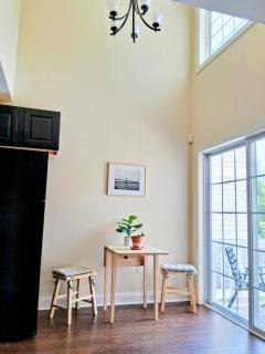 Townhouse Retreat with Cozy Private Room - 5