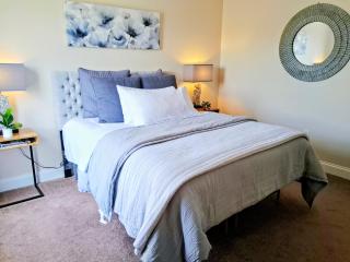 Townhouse Retreat with Cozy Private Room - 4