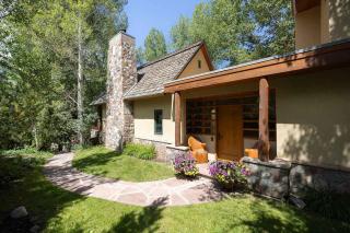 Neale Manor - 5BR Riverfront with Water Views - 0