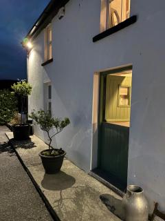 Family-Pet Friendly-Sleeps 8-Hot Tub-Sauna - 0