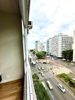 Apartamento a 1 Quadra da Praia de Copacabana – Conforto e Localização Perfeita - 0