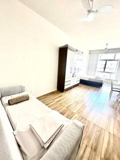Apartamento a 1 Quadra da Praia de Copacabana – Conforto e Localização Perfeita - 1