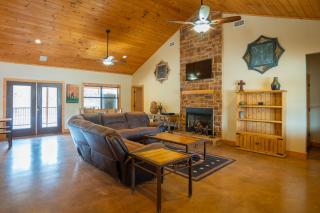 19th Hole - Off-Season Stay & Play Included! - 7