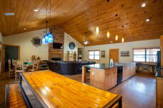 19th Hole - Off-Season Stay & Play Included! - 4