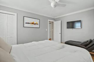 Sleek & Chic Downtown Comfort - 2