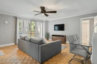 Sleek & Chic Downtown Comfort - 7