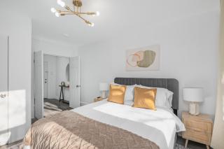 Sunset 2 Bed Apt Min to NYC - 9