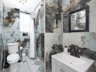 Deluxe 2 Bed Apt Mins to NYC up to 5 people - 2