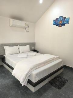 Royal Villa Resort - 2