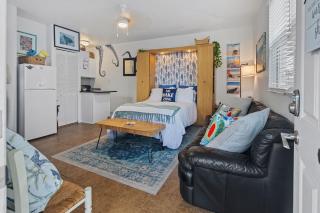 Holiday stays now available! Easy beach access! - 1