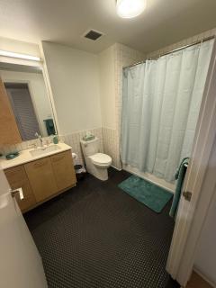 1BR w Patio and Parking!!4 - 5