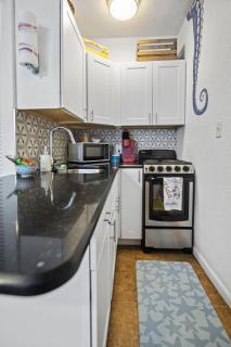 Holiday stays now available! Easy beach access! - 2