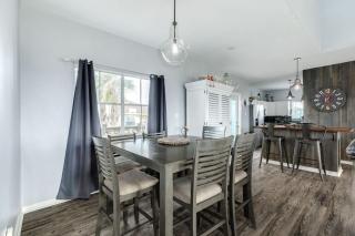 Your Family Vacation Clubhouse by the Sea - 8