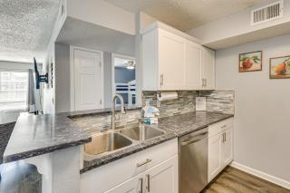 Explore Boardwalk Thrills! Central Destin Condo - 1