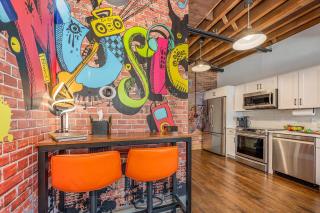 Lowkey - Pool & Gym - Mins to Broadway - 5