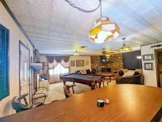 Hangout Haven - Soak, Play, Relax - 7