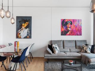 Penthouse Apartment with Rooftop Pool and Terrace City Views - 9