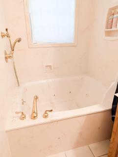 Hangout Haven - Soak, Play, Relax - 6