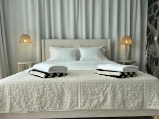 Calma Retreat - Pool & Lodge - 4