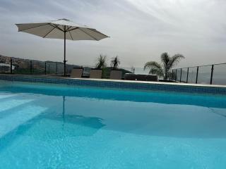 Calma Retreat - Pool & Lodge - 1