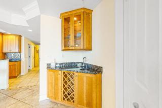 Belmont Towers 401 - 3