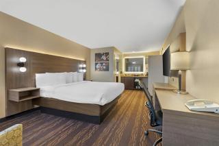 Best Western Plus Stovall's Inn - 9