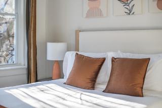 Deluxe 3 Bed Apt Min to NYC - 6