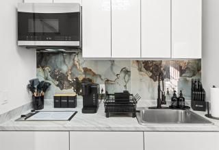 Deluxe 3 Bed Apt Min to NYC - 1