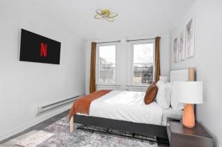 Deluxe 3 Bed Apt Min to NYC - 0