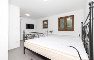 1 Bedroom Nice Apartment In Mali Losinj - 2