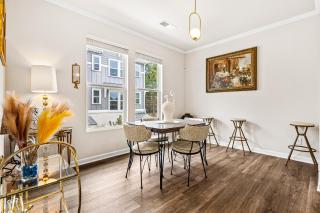 Price Cut, New Lux Home 5 mins to Airport , 15 min to Downtown, 25 min to Buckhead with 3 beds and 3 baths - 7