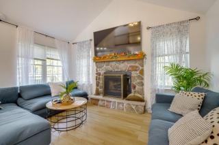 Private Hot Tub! Tobyhanna Getaway 12 Mi to Slopes - 5