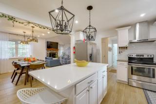 Private Hot Tub! Tobyhanna Getaway 12 Mi to Slopes - 2