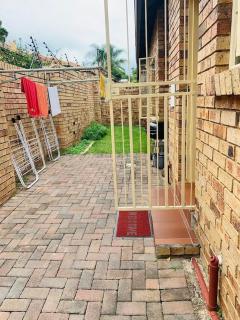 Central but hidden Gem in the Burbs - 3