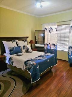 Central but hidden Gem in the Burbs - 2