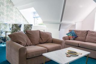 BOHO BEACH HOUSE- SLEEPS 8- 2 MIN DRIVE FROM BOSCOMBE PIER- SUPERFAST WiFi- FLAT SCREEN SMART TV- FREE ON STREET PARKING! - 6