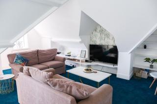BOHO BEACH HOUSE- SLEEPS 8- 2 MIN DRIVE FROM BOSCOMBE PIER- SUPERFAST WiFi- FLAT SCREEN SMART TV- FREE ON STREET PARKING! - 9