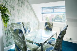 BOHO BEACH HOUSE- SLEEPS 8- 2 MIN DRIVE FROM BOSCOMBE PIER- SUPERFAST WiFi- FLAT SCREEN SMART TV- FREE ON STREET PARKING! - 7