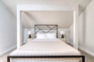 Stay Portland - Warhol Suite - Art Deco Apartment - 92 WalkScore - 5