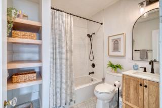 Historic Craftsman - Fast WiFi - 2BR - King Bed - 6