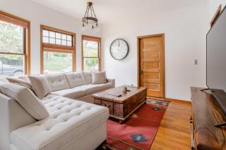 Preserved 1907 Classic 2BR - 92 WalkScore - 9