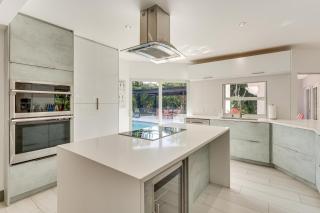 Relax in the Sun! Gem 1 Mi to Las Olas Beach - 5