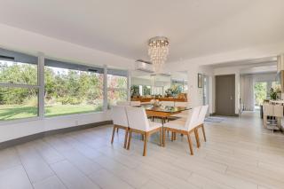 Relax in the Sun! Gem 1 Mi to Las Olas Beach - 2