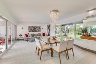 Relax in the Sun! Gem 1 Mi to Las Olas Beach - 1