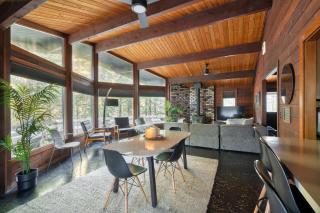 Mid-century Cabin Hideaway - Hot Tub & Fire Pit - 8
