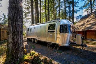 Mt Hood Log Cabin! Fresh Remodel with Airstream 2 - 9